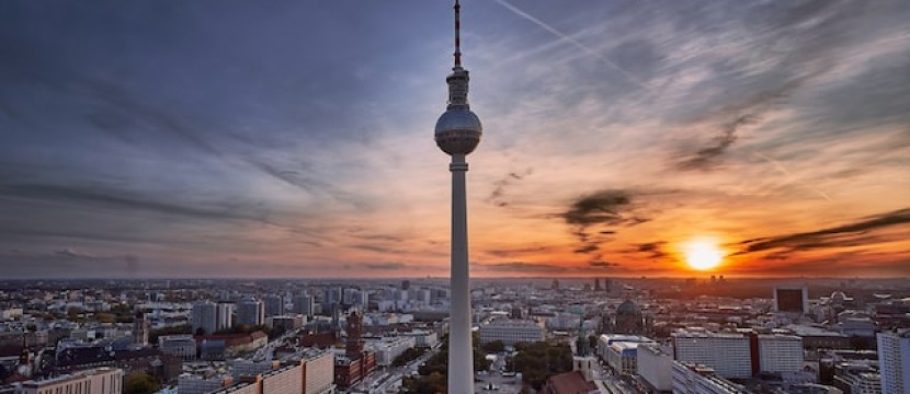 Viele Besucher an der Berliner Mauer – Wo Sie 2023 kulturelle Highlights besichtigen können