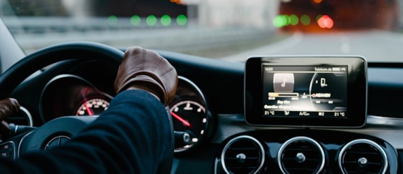 In welchem Alter wird es beim Autofahren gefährlich? Wann ist die Unfallgefahr besonders hoch?